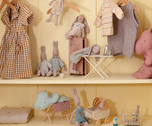 Lade das Bild in den Galerie-Viewer, Miniatur-Bügeleisen und Bügelbrett