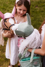 Lade das Bild in den Galerie-Viewer, Steckenpferd Zubehör - Putztasche, verschd. Farben