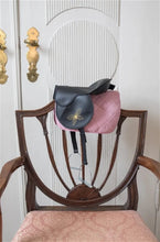 Lade das Bild in den Galerie-Viewer, Sattel Steckenpferd