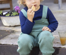 Lade das Bild in den Galerie-Viewer, Strickträgerhose - Disana Original, versch. Farben