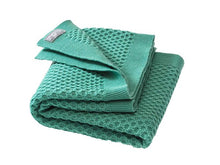 Lade das Bild in den Galerie-Viewer, Waben-Strickdecke - Disana Original - weich und warm, versch. Farben