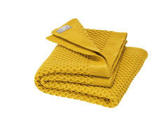 Lade das Bild in den Galerie-Viewer, Waben-Strickdecke - Disana Original - weich und warm, versch. Farben