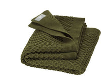 Lade das Bild in den Galerie-Viewer, Waben-Strickdecke - Disana Original - weich und warm, versch. Farben