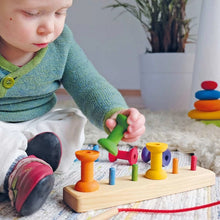 Lade das Bild in den Galerie-Viewer, Kleine Holzspulen Fädelspiel