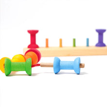 Lade das Bild in den Galerie-Viewer, Kleine Holzspulen Fädelspiel
