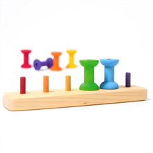 Lade das Bild in den Galerie-Viewer, Kleine Holzspulen Fädelspiel