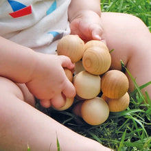 Lade das Bild in den Galerie-Viewer, Holz Babyspielzeug Kugelgreifling natur