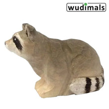 Lade das Bild in den Galerie-Viewer, Wudimals Waschbär Holzfigur