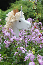 Lade das Bild in den Galerie-Viewer, Steckenpferd "Einhorn"