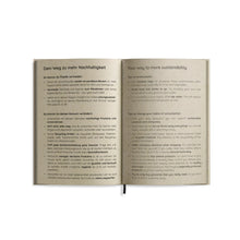 Lade das Bild in den Galerie-Viewer, matabooks - SAMAYA, A6 Jahresplaner 2025, Graspapier, natur/lunar gold
