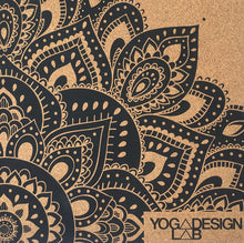 Lade das Bild in den Galerie-Viewer, Yoga Matte Kork - Mandala schwarz
