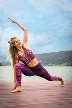 Lade das Bild in den Galerie-Viewer, Spirit of Om Yoga-Bra aubergine
